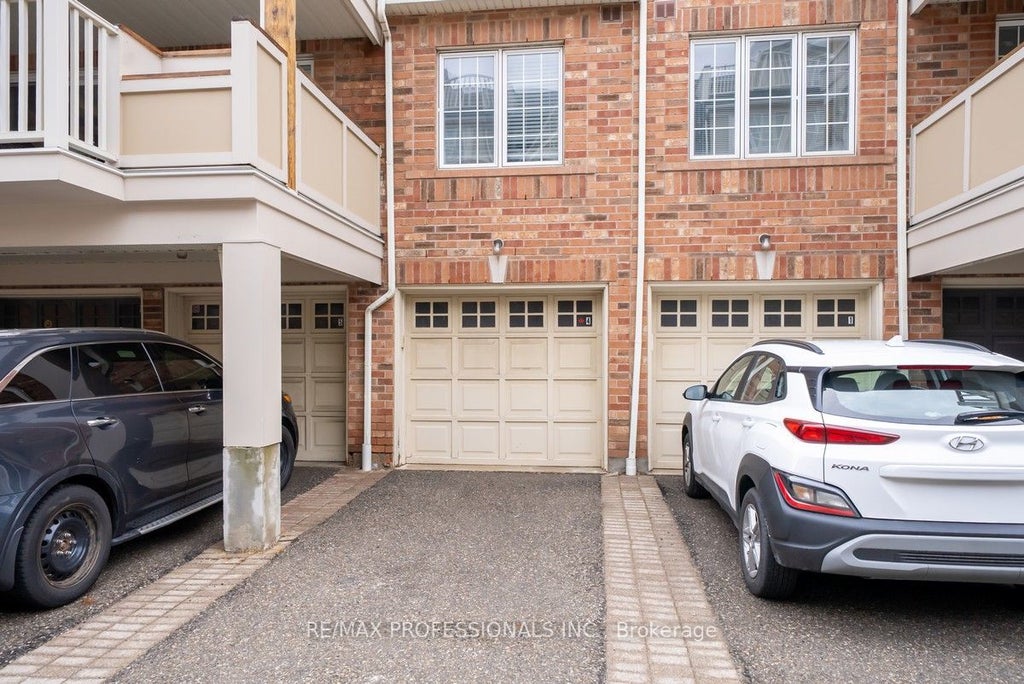 619 Dundas Street W 4, Mississauga