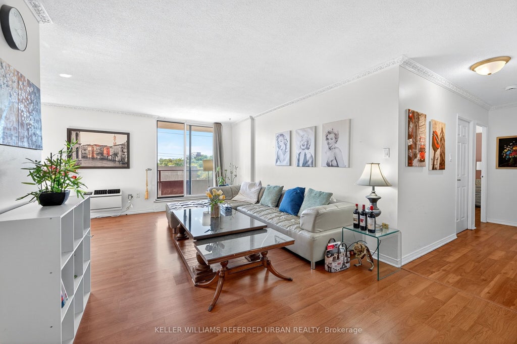 1881 Jane Street 401, Toronto W04