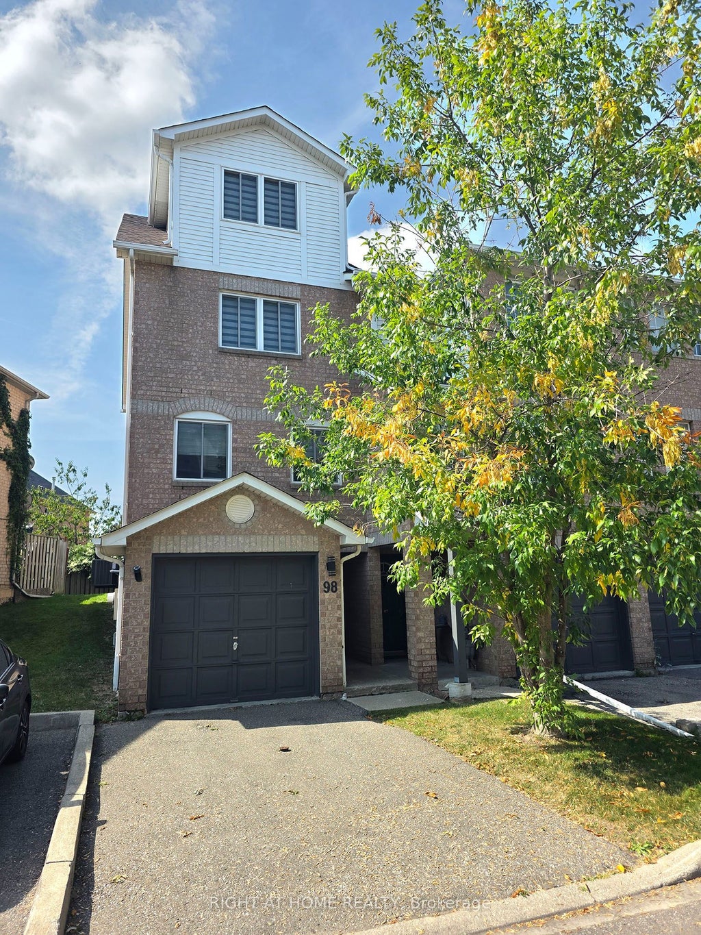 98 Spadina Road, Brampton