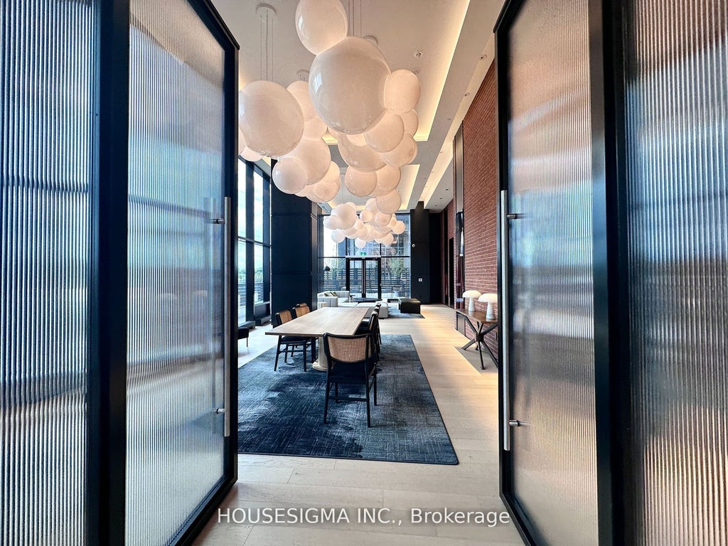 3220 William Coltson Avenue 812, Oakville