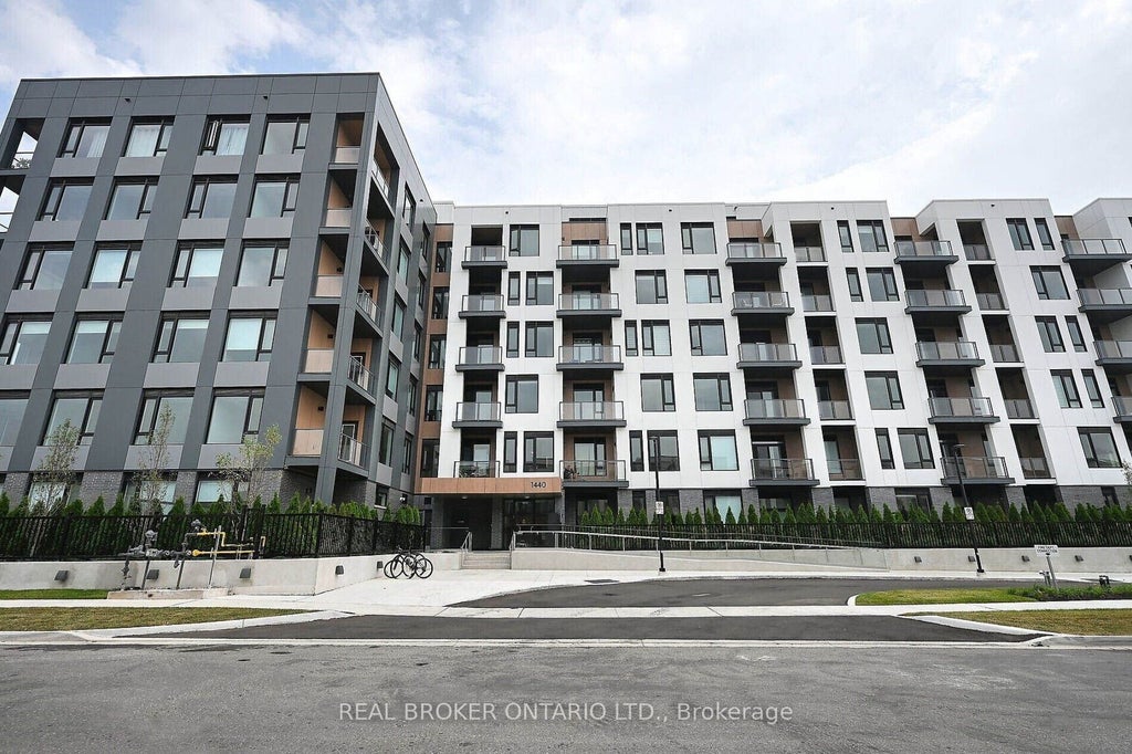 1440 Clarriage Court, Milton