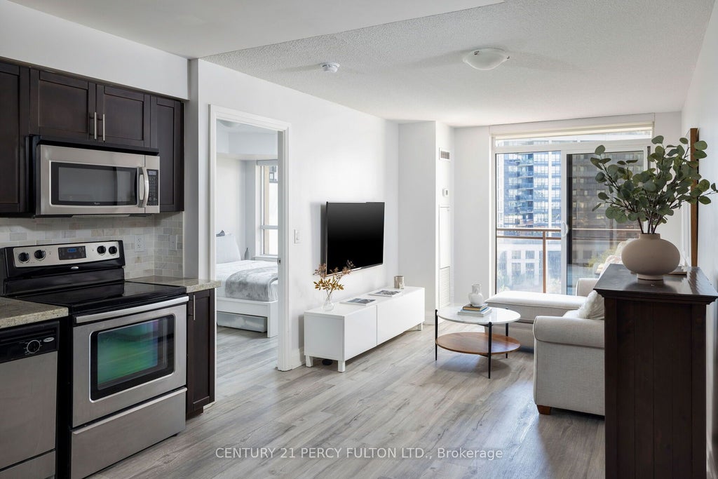 1 De Boers Drive 801, Toronto W05