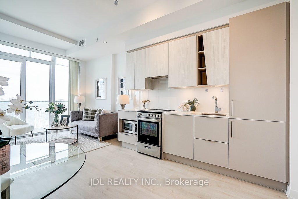 3900 Confederation Parkway 3613, Mississauga