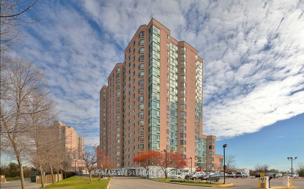 41 Markbrook Lane 401, Toronto W10