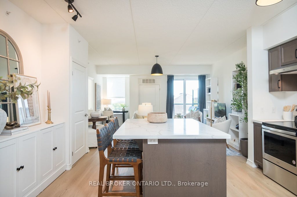 650 Sauve Street 302, Milton