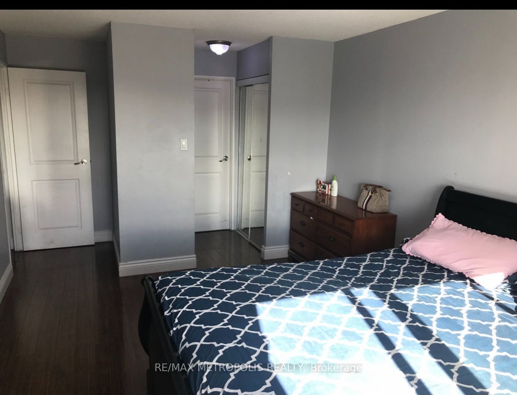 21 Markbrook Lane 1609, Toronto W10