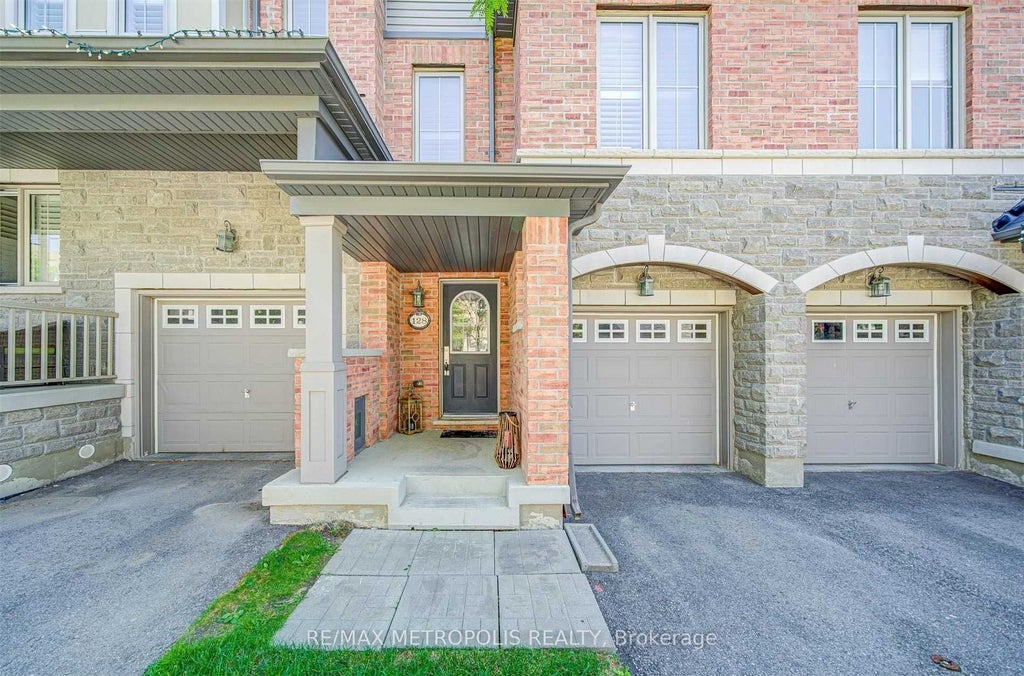 128 Cedar Lake Crescent 183, Brampton