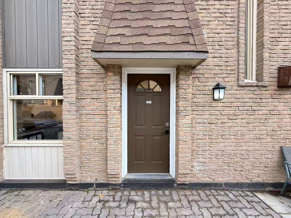 16 Rexdale Boulevard 52, Toronto W10