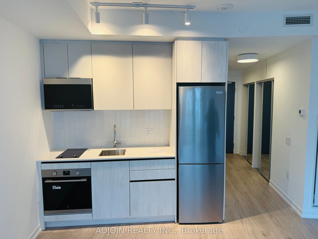 2485 Eglinton Avenue 612, Mississauga