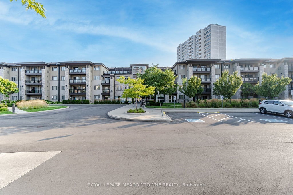 570 Lolita Gardens 137, Mississauga