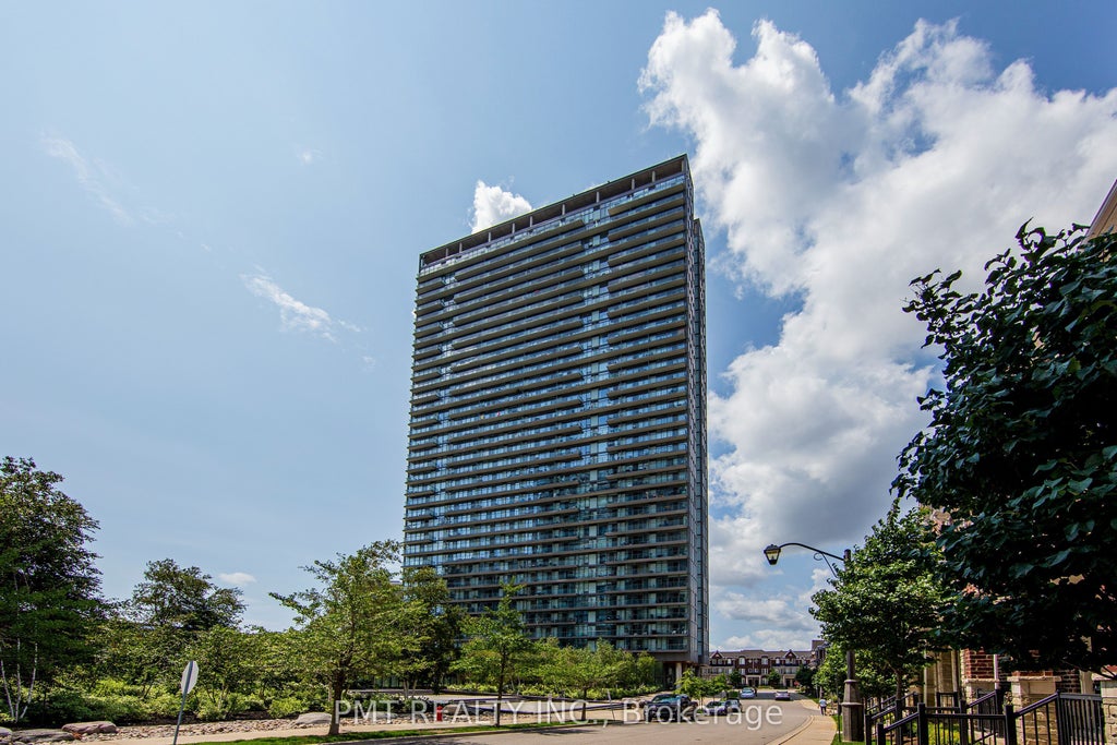 105 The Queensway N/a 612, Toronto W01