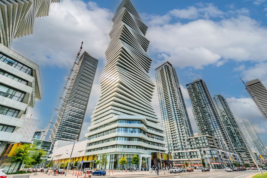 3900 Confederation Parkway 2404, Mississauga