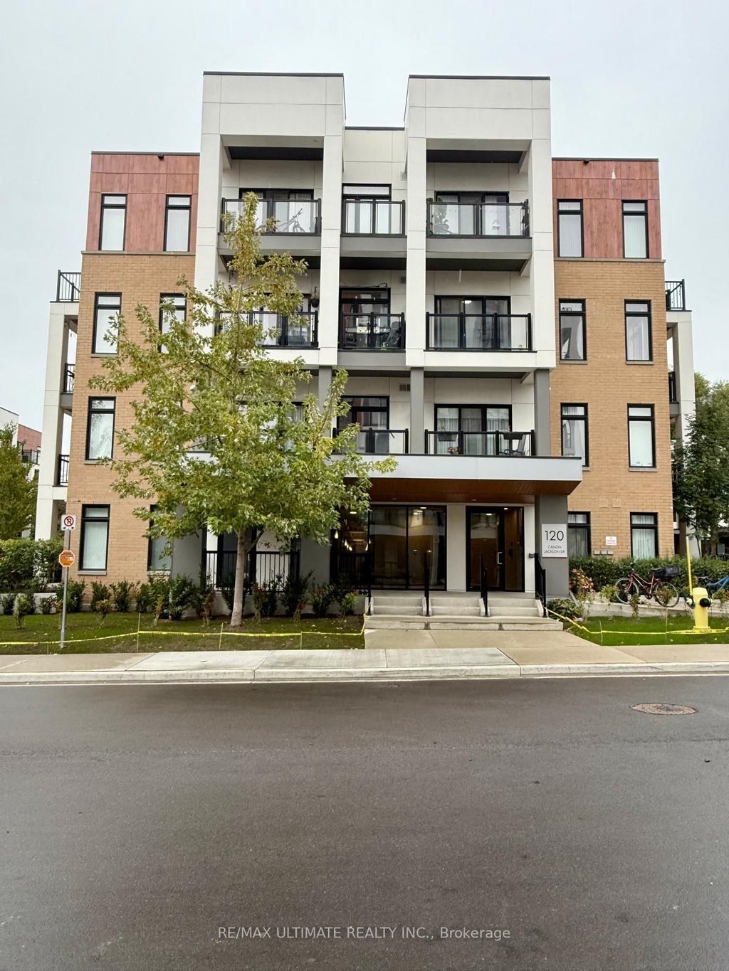 120 Canon Jackson Drive 111, Toronto W04