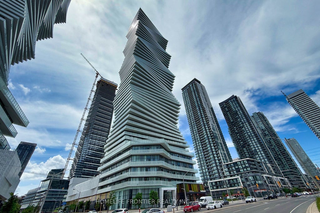 3900 Confederation Parkway 2807, Mississauga