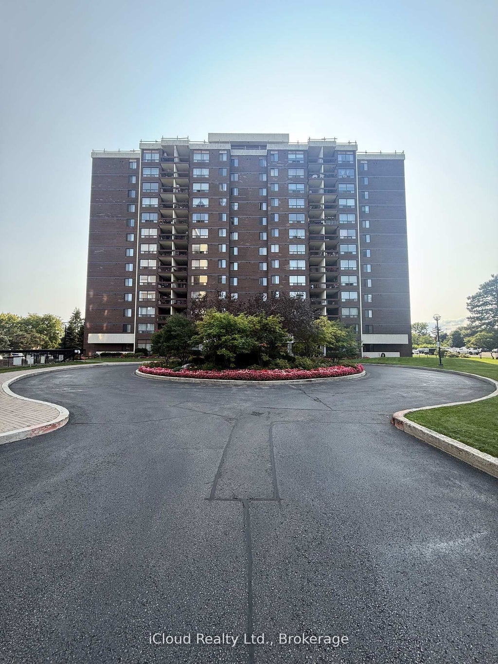 2556 Argyle Road 703, Mississauga