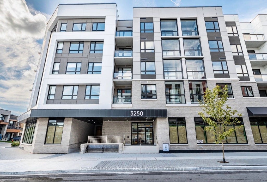 3250 Carding Mill Trail 530, Oakville