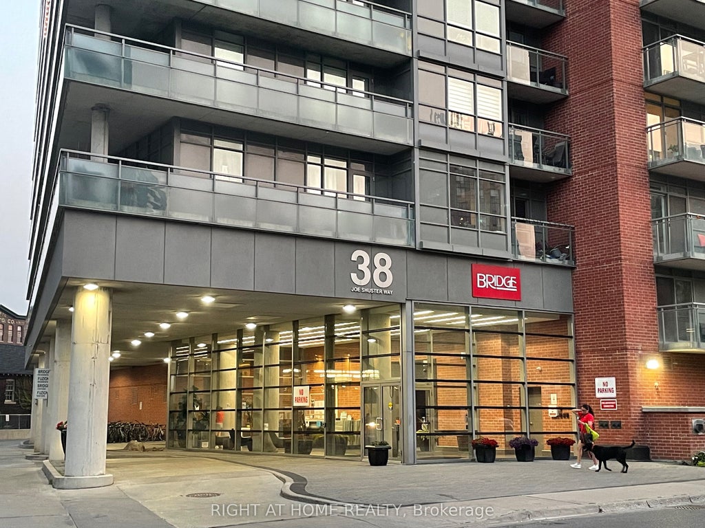 38 Joe Shuster Way 825, Toronto W01