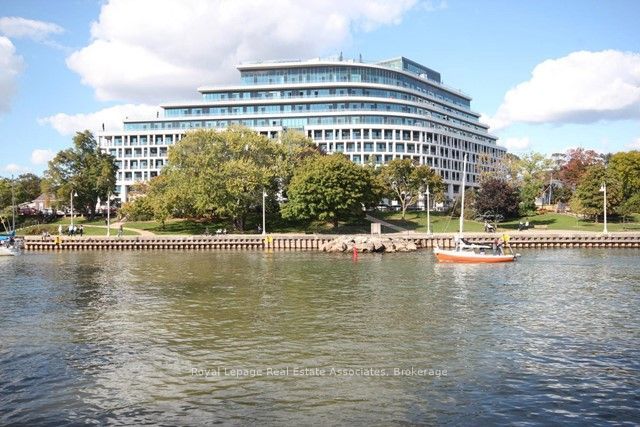 11 Bronte Road 426, Oakville