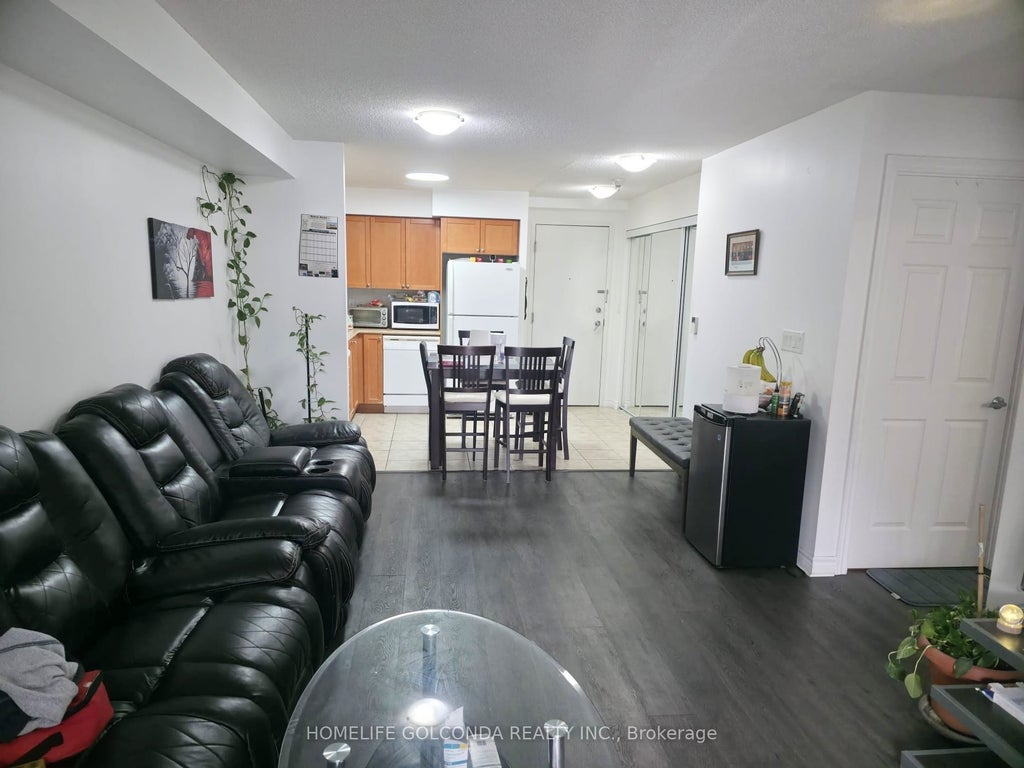 3888 Duke Of York Boulevard 526, Mississauga