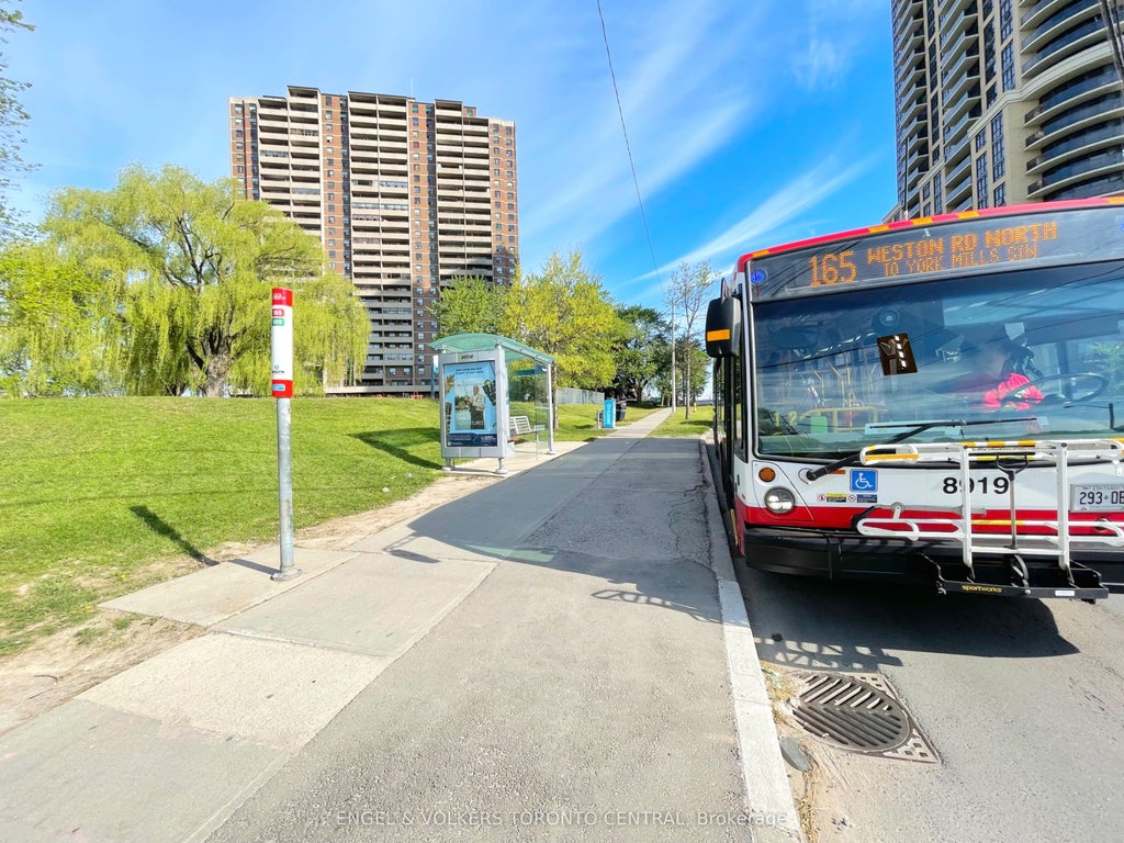 3390 Weston Road 1003, Toronto W05