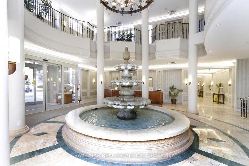 25 Kingsbridge Garden Circle 723, Mississauga