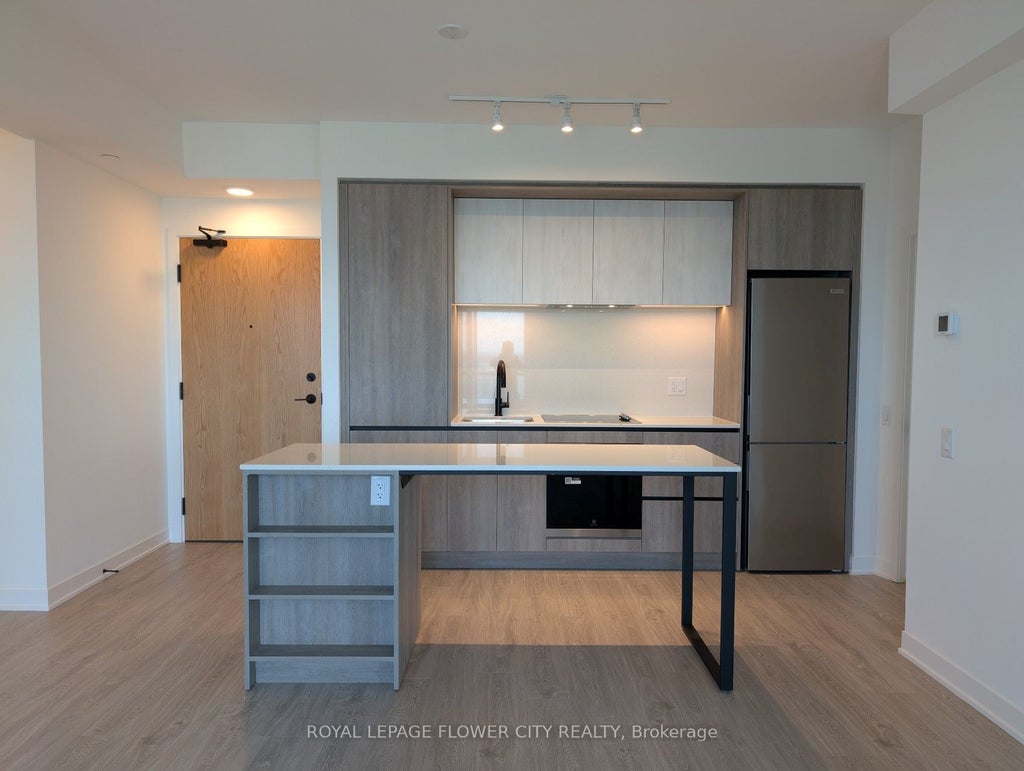 2495 Eglinton Avenue W 1708, Mississauga