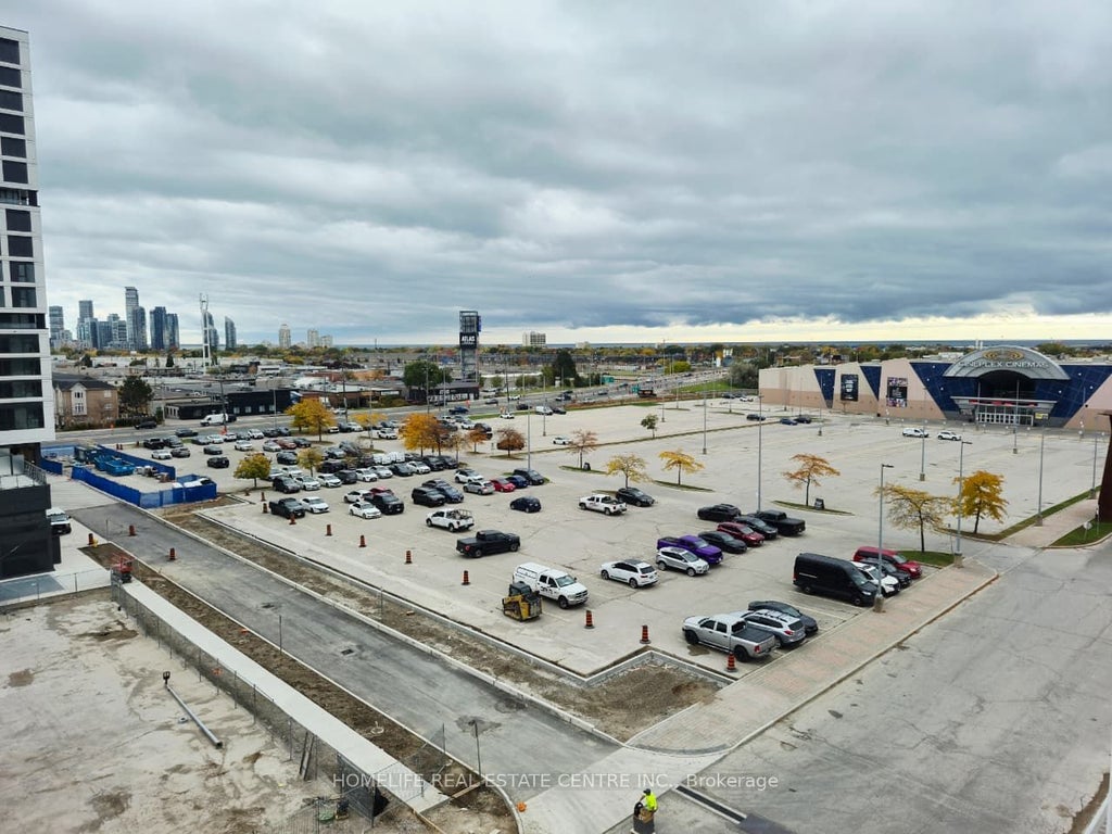 1037 The Queensway N/a 501, Toronto W08