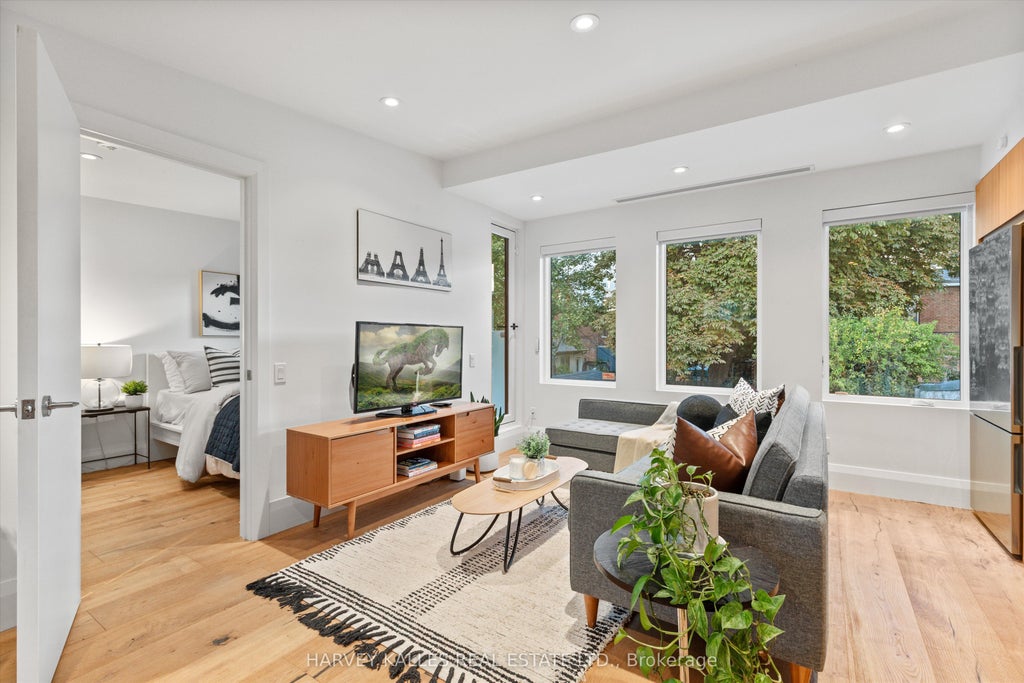 786 Ossington Avenue D, Toronto W02