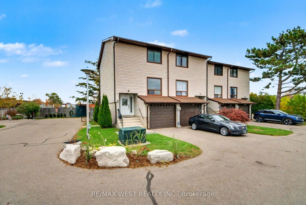 64 Bronte Street S 8, Milton