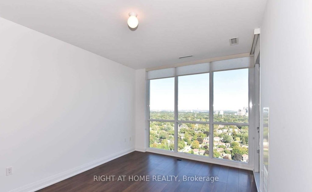 9 Valhalla Inn Road 2801, Toronto W08