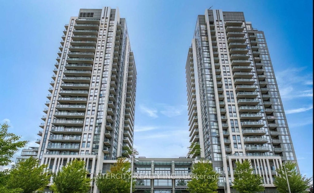 15 Zorra Street 2010, Toronto W08