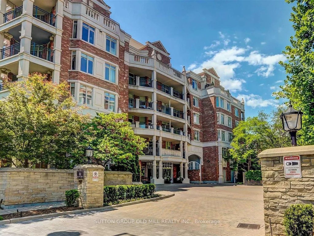 10 Old Mill Trail 206, Toronto W08