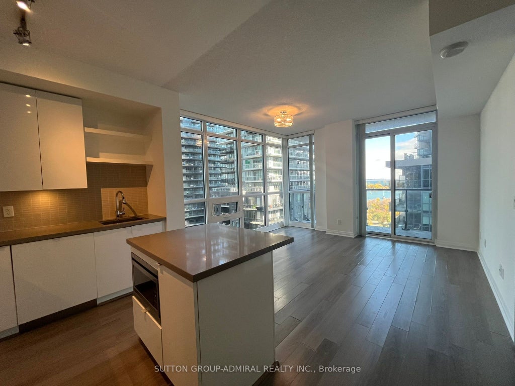 60 Annie Craig Drive 712, Toronto W06