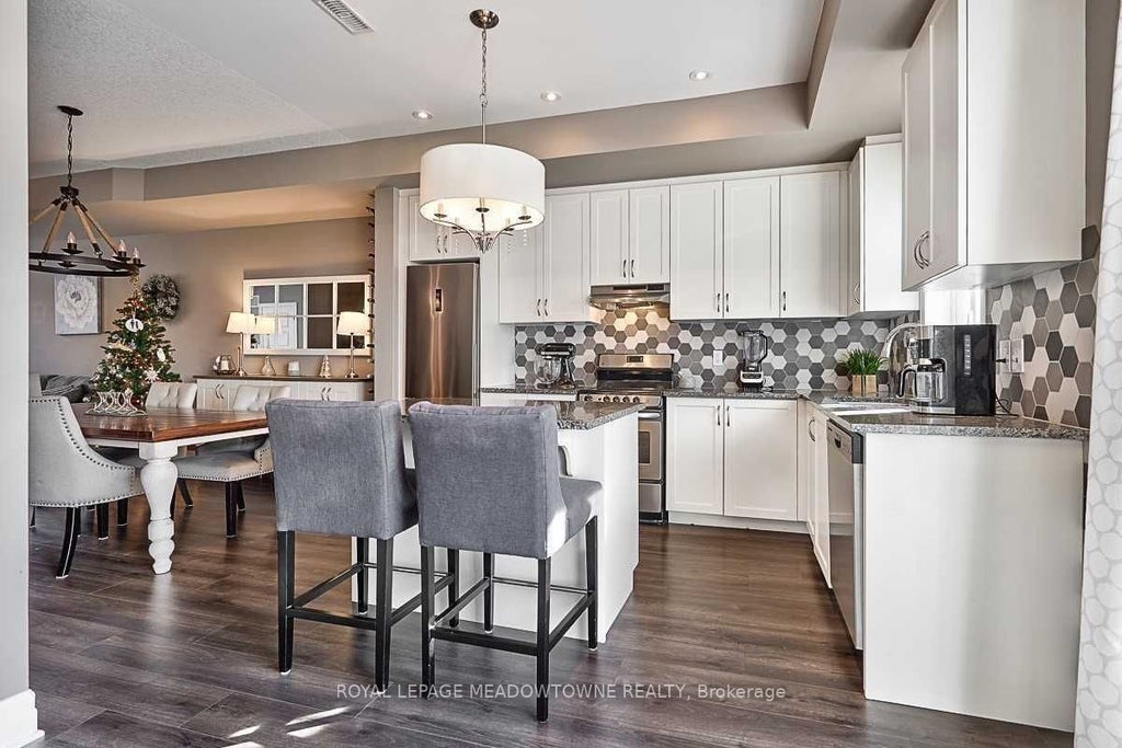 70 Plains Road W 23, Burlington