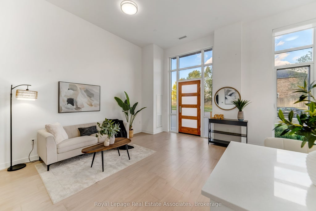 8 Nahani Way 124, Mississauga