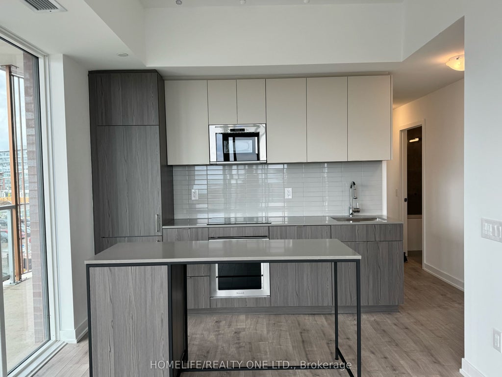 220 Missinnihe Way 421, Mississauga