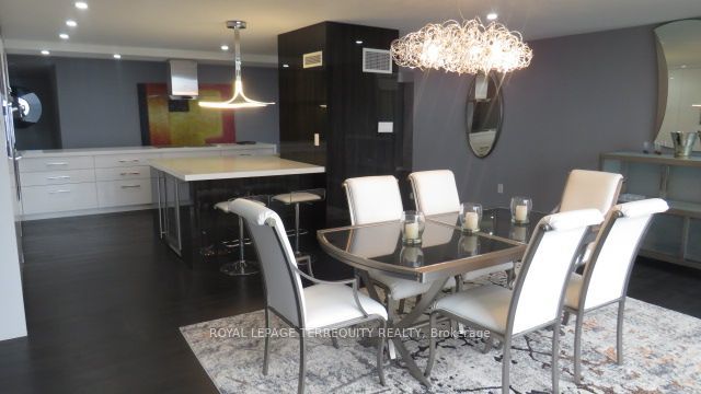 2045 Lake Shore Boulevard W 3305, Toronto W06