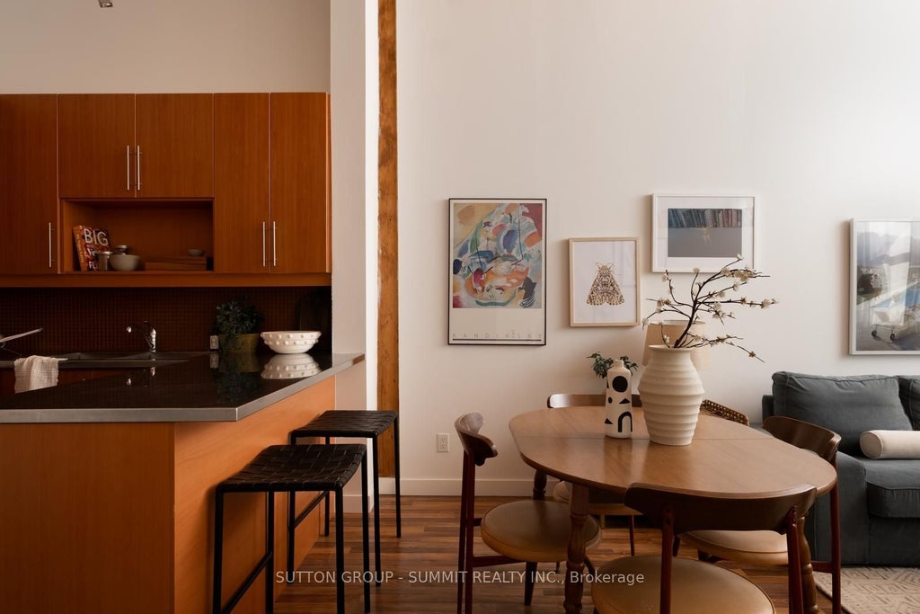 2154 Dundas Street W Ph5, Toronto W01