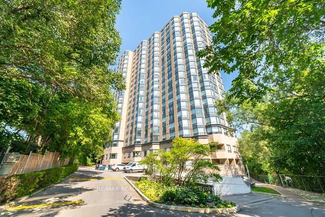 3 Hickory Tree Road 1104, Toronto W04