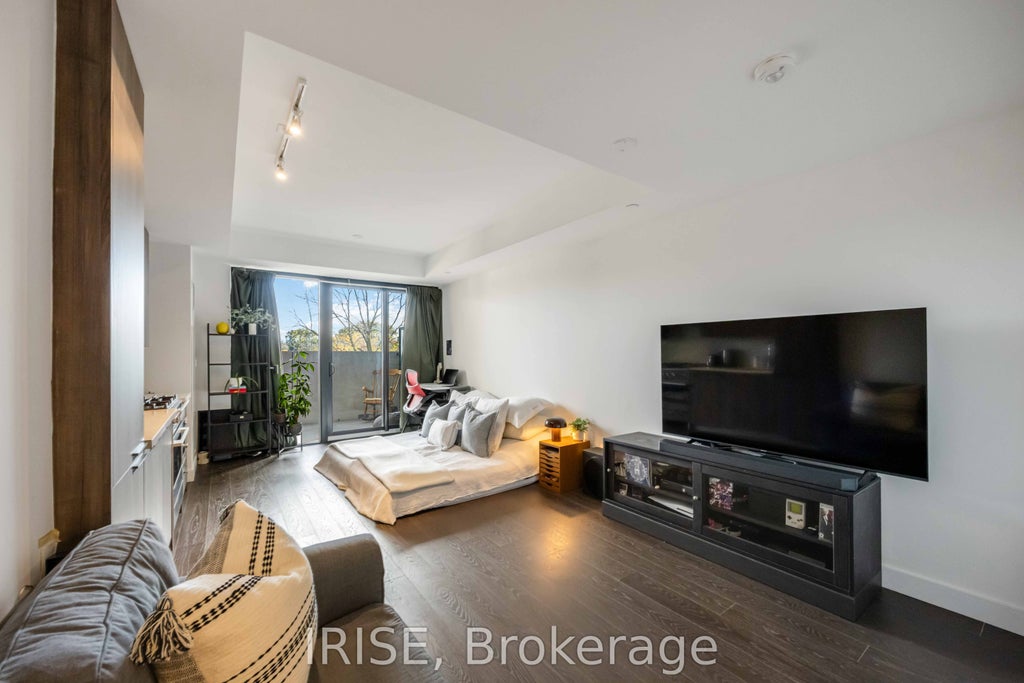 160 Kingsway Crescent 416, Toronto W08