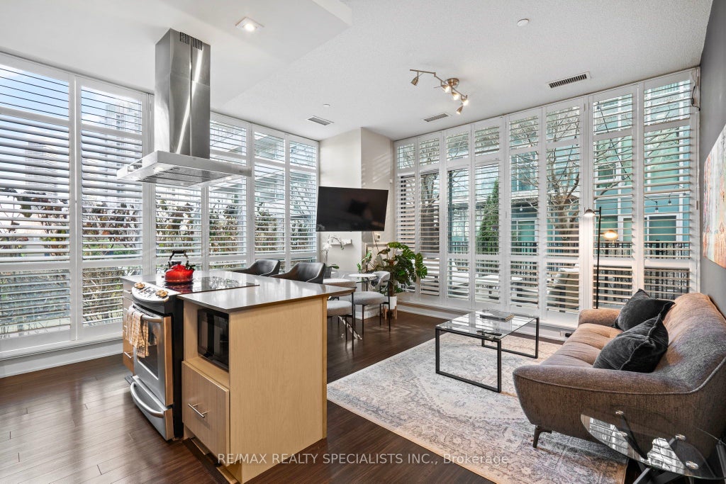 165 Legion Road N T3, Toronto W06