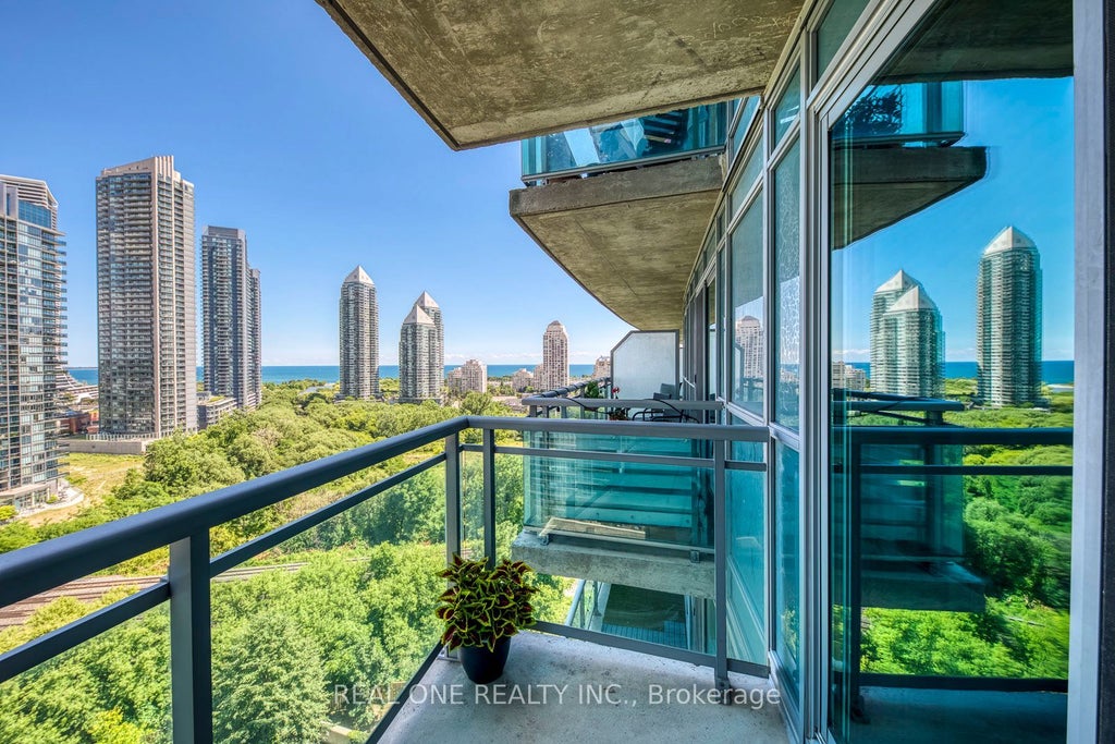 155 Legion Road N 1414, Toronto W06