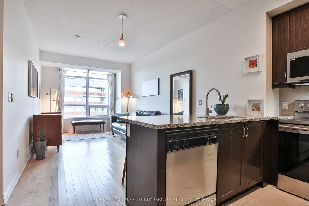 1135 Royal York Road 814, Toronto W08