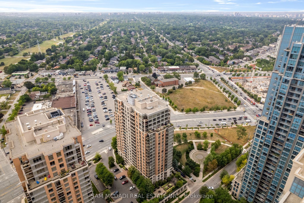 5229 Dundas Street W 2002, Toronto W08