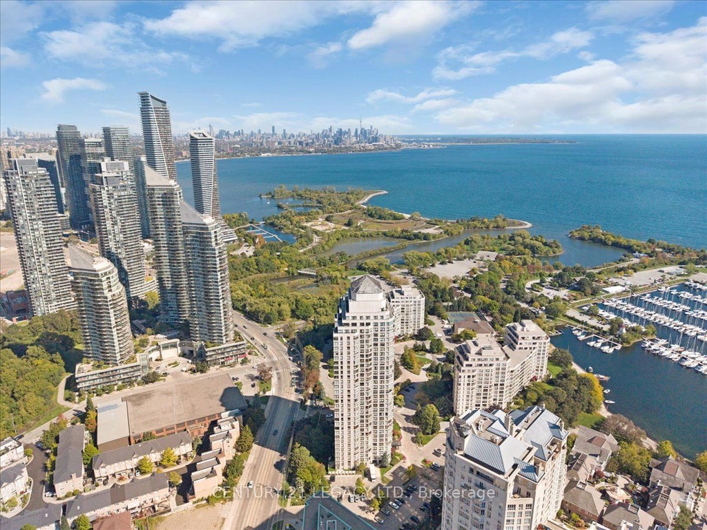 2269 Lakeshore Boulevard W 1207, Toronto W06