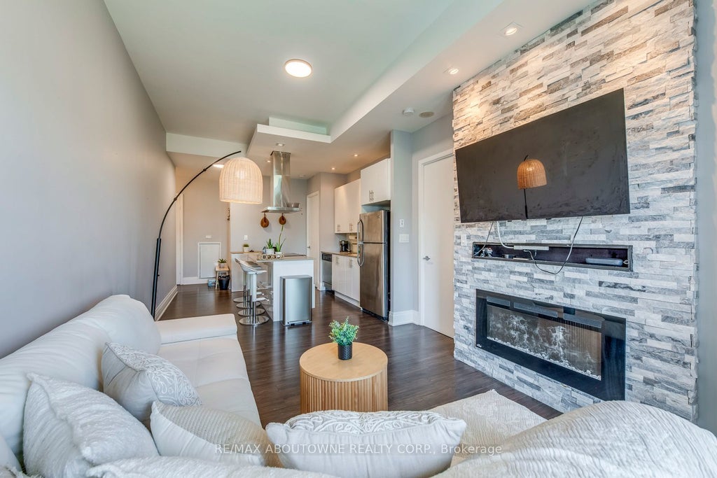 165 Legion Road N 2524, Toronto W06