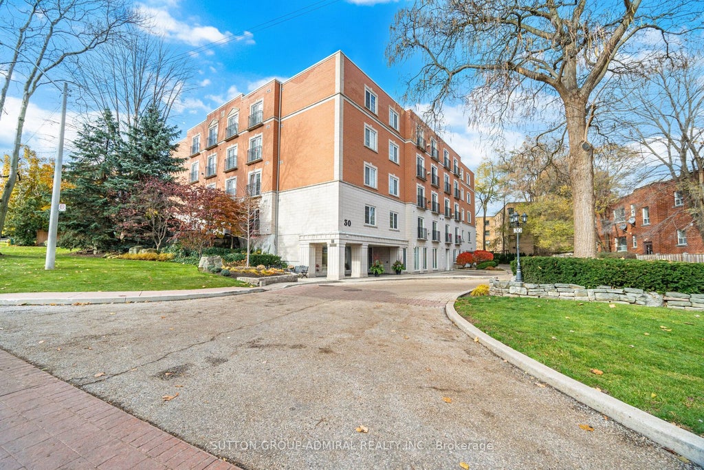 30 Anglesey Boulevard 304, Toronto W08