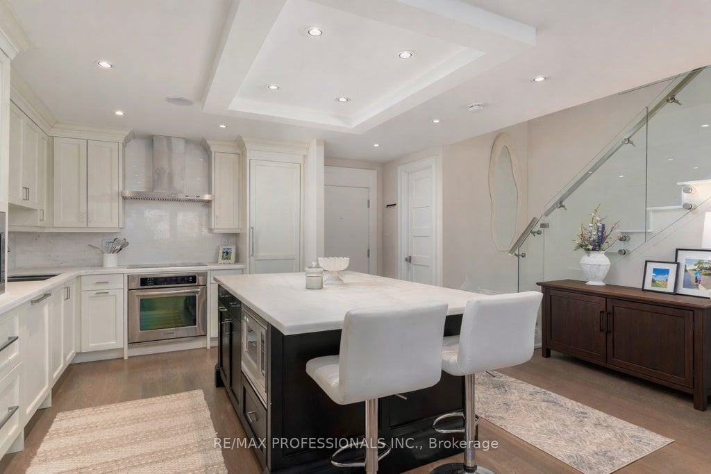 71 Old Mill Road 304, Toronto W08