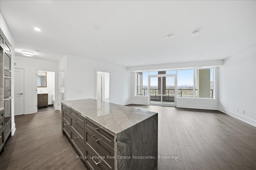 259 The Kingsway N/a 725, Toronto W08