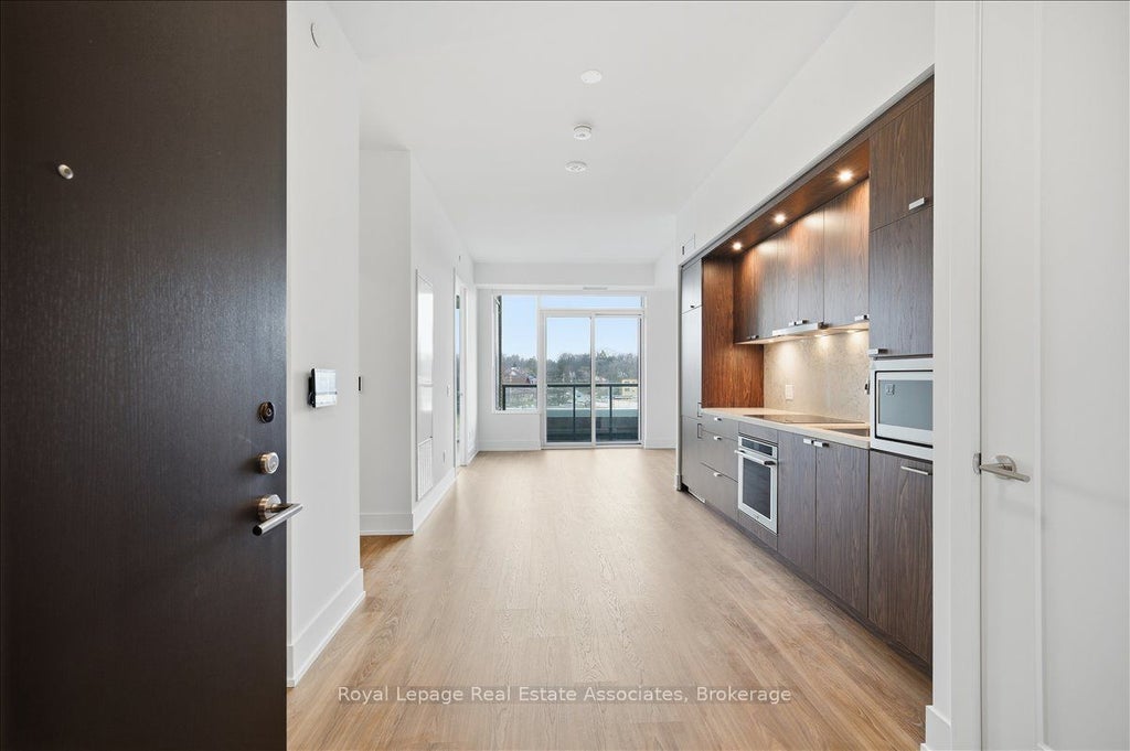 259 The Kingsway N/a 514, Toronto W08